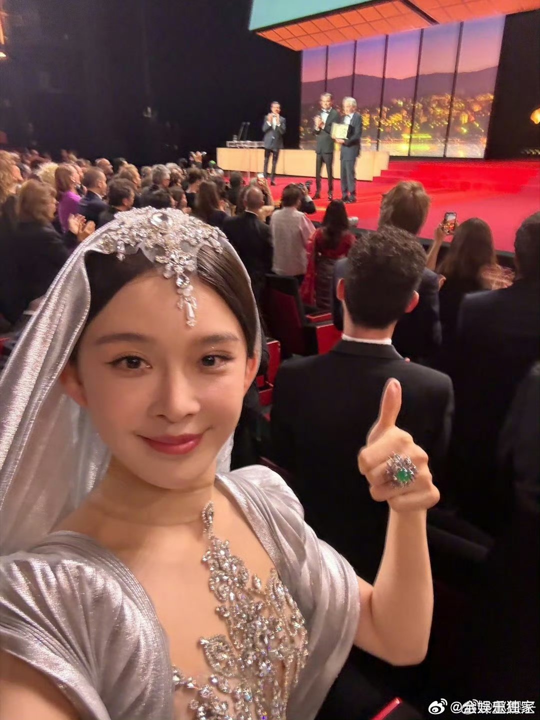 赵樱子追星小李子赵樱子分享戛纳追星 赵樱子在戛纳追星小李子的高光瞬间！闪耀的镂空