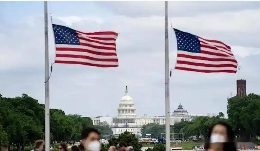 2022年2月，美国动手冻结了俄罗斯在美数千亿美元资产，一出狠招让国际市场炸开了