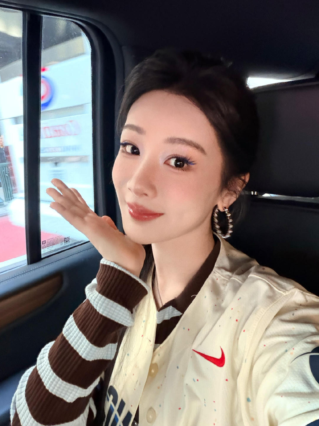 杨紫杨紫李祯yz杨紫家业你如天边耀眼的太阳闪烁着希望的光，点亮了我黯淡无光的生活