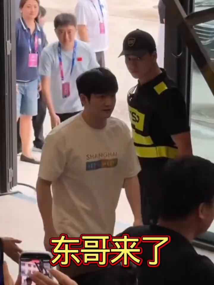 东哥来了。
