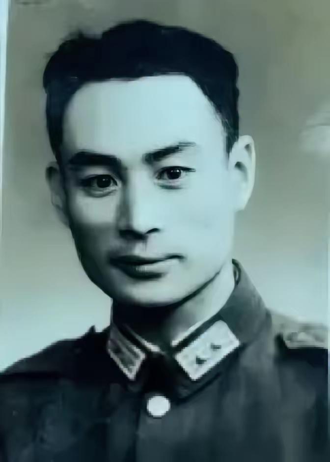 中共隐蔽战线烈士聂曦的儿子聂尚骥今年75岁了。​他这辈子最怕填表。每次表格递到手