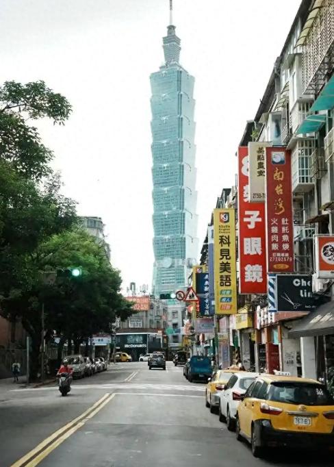 台湾最新民调里，有一个问题：接不接受以北京所称“一个中国原则”作为两岸政治谈判前