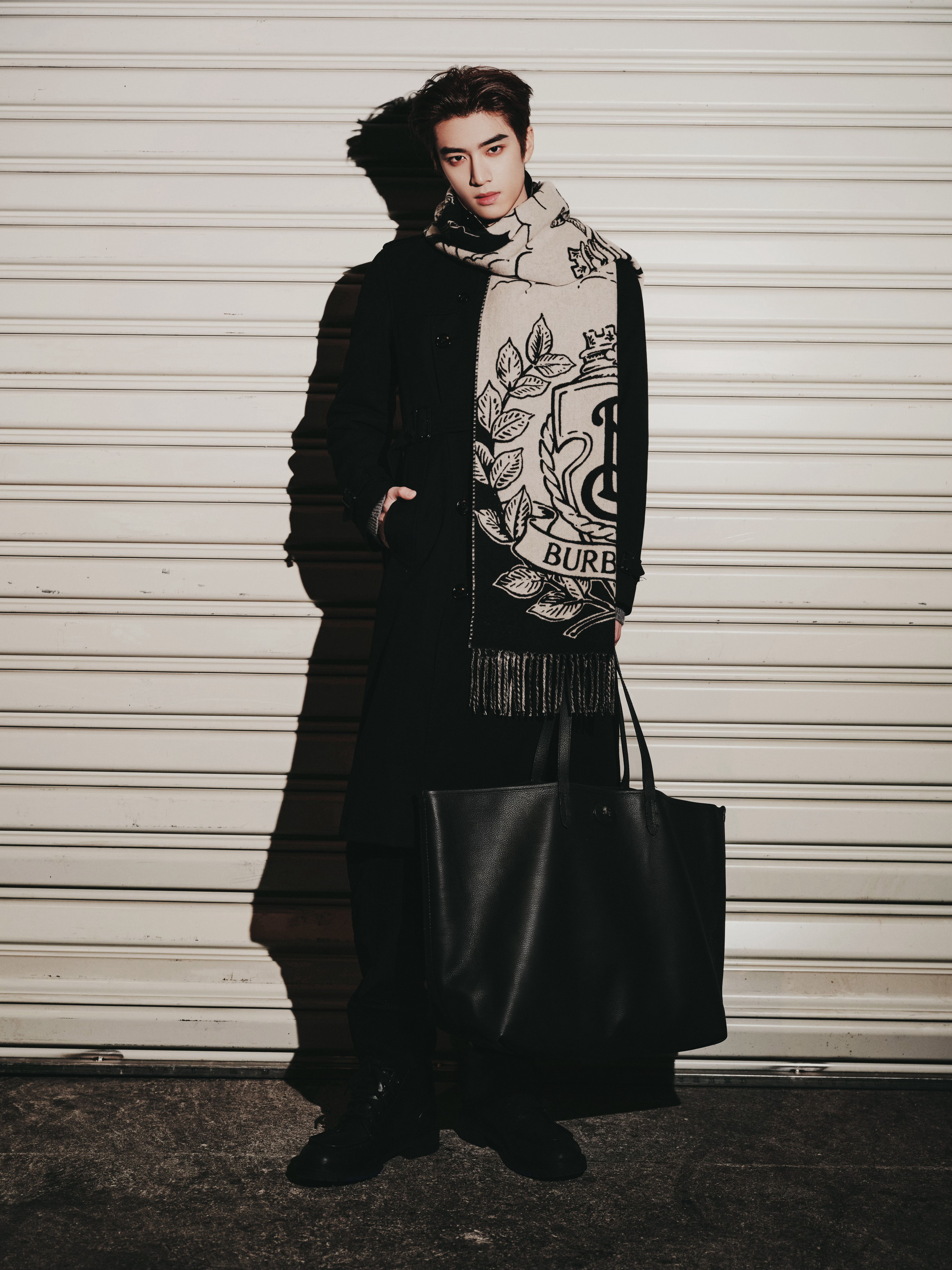 张康乐｜伦敦时装周 张康乐受邀启程前往伦敦时装周，即将出席Burberry 20