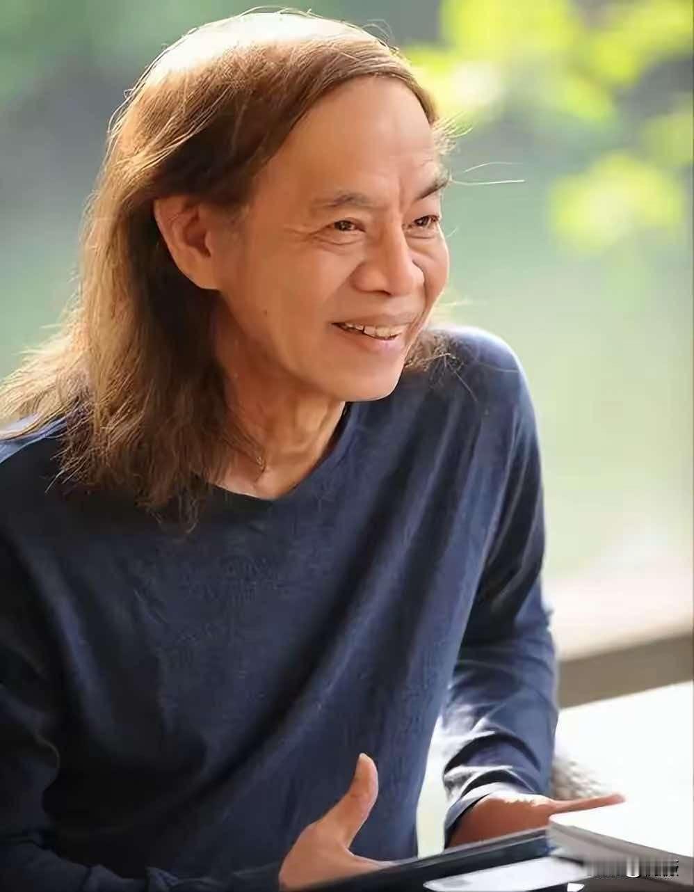 台湾著名漫画家蔡志忠说：
“尽量不要过生日，
不给父母过，
不给孩子过，
也不给