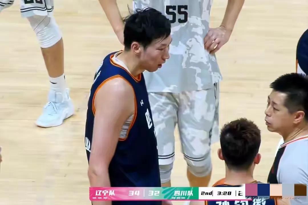 周琦的职业态度真的让人担忧，我都怀疑他是不是故意的……！

1：职业球员肯定会遇