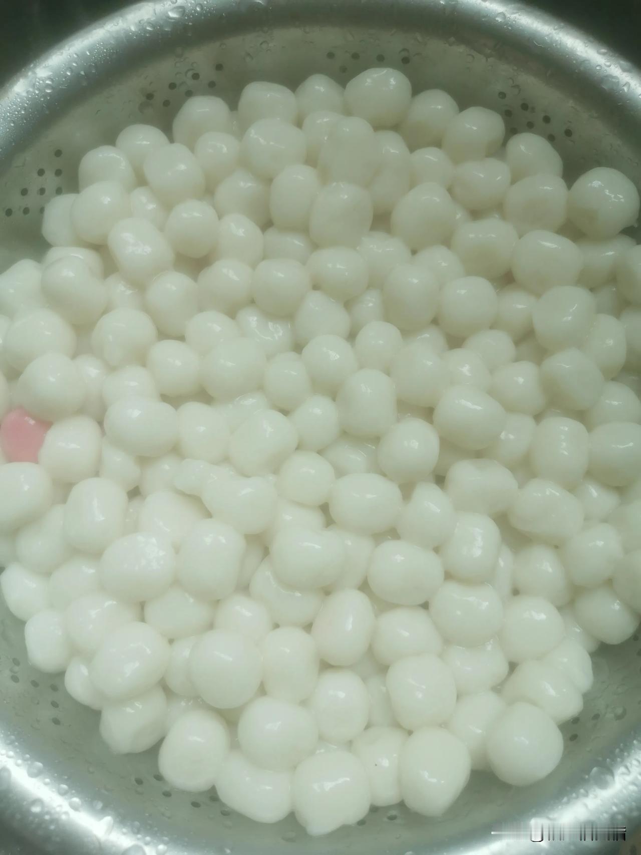 五一劳动节，儿女打算出游，房间都订好了，看到高速路堵车厉害的，临时改期！

家里