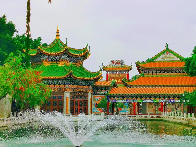 “扫兴式父母”真的太让人无奈了。就像女孩佳佳中了600元彩票，本兴高采烈和妈妈分