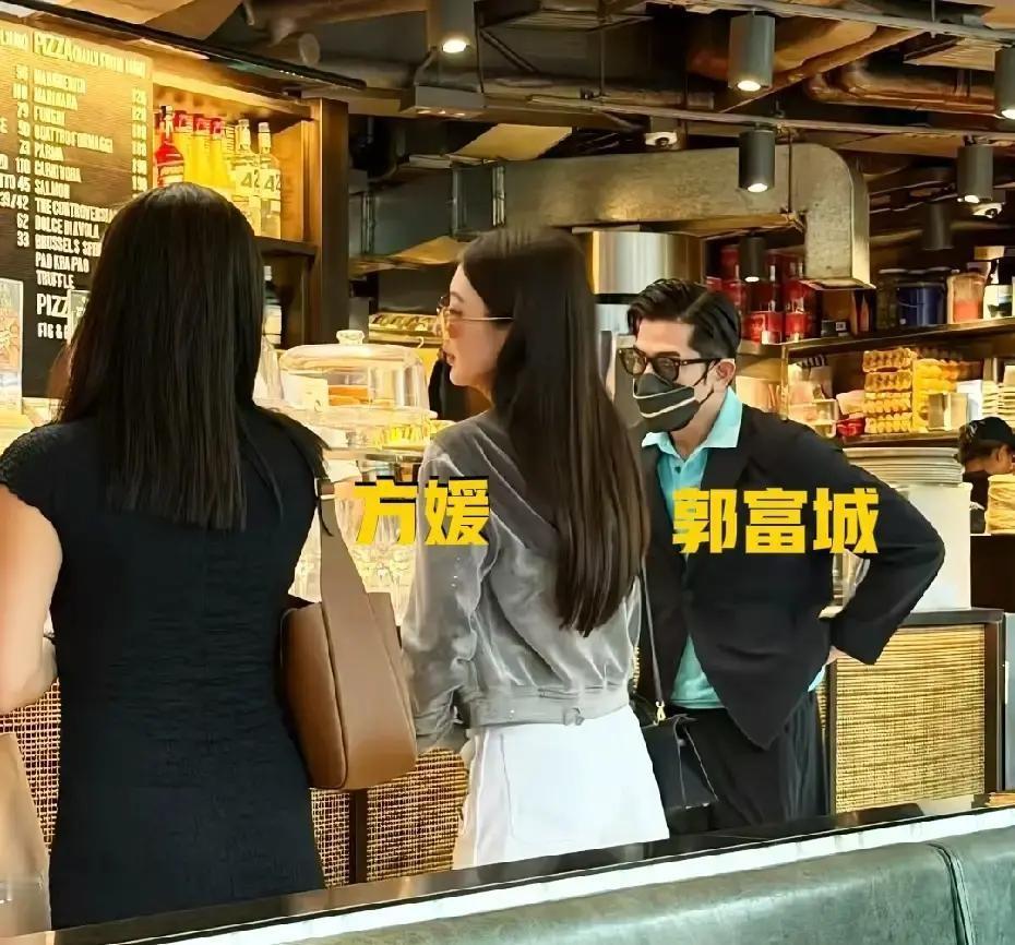 60岁郭富城带方媛过9周年，网友：像带妹妹吃烛光晚餐
有人在上海餐厅撞见郭富城给