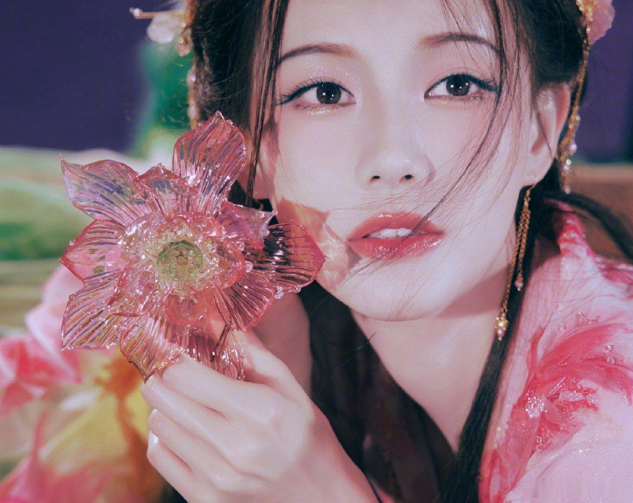 李一桐问会在冬天看到荷花吗李一桐荷花大片 ​​​李一桐问会在冬天看到荷花吗 ​​