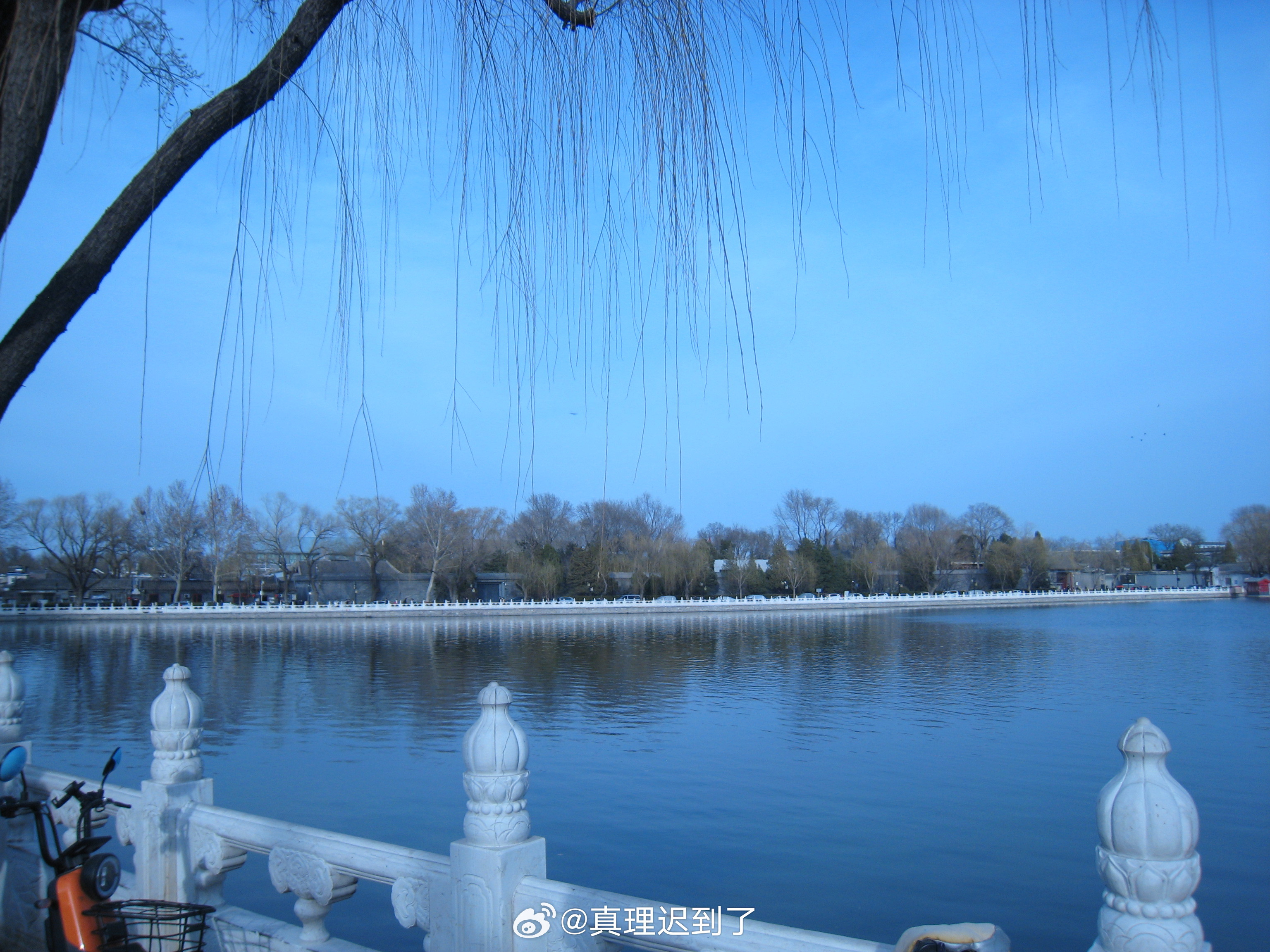 曾经羡慕别人的“开挂人生”，后来发现：所谓“顺遂”，不过是别人把崩溃调成了静音，