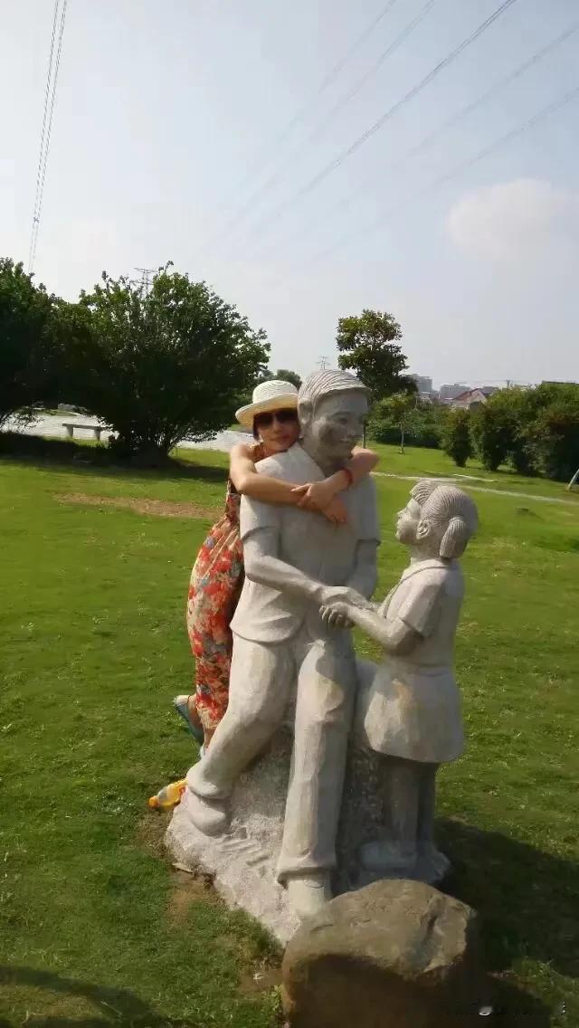 😄这是一条与三农无关的微头条
跟朋友聊天，去翻扣扣相册，几千张照片里挑出来跟超