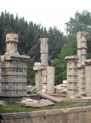 火烧圆明园
在1860年的那场灾难性火灾中，圆明园的辉煌被彻底摧毁，成为中国历史