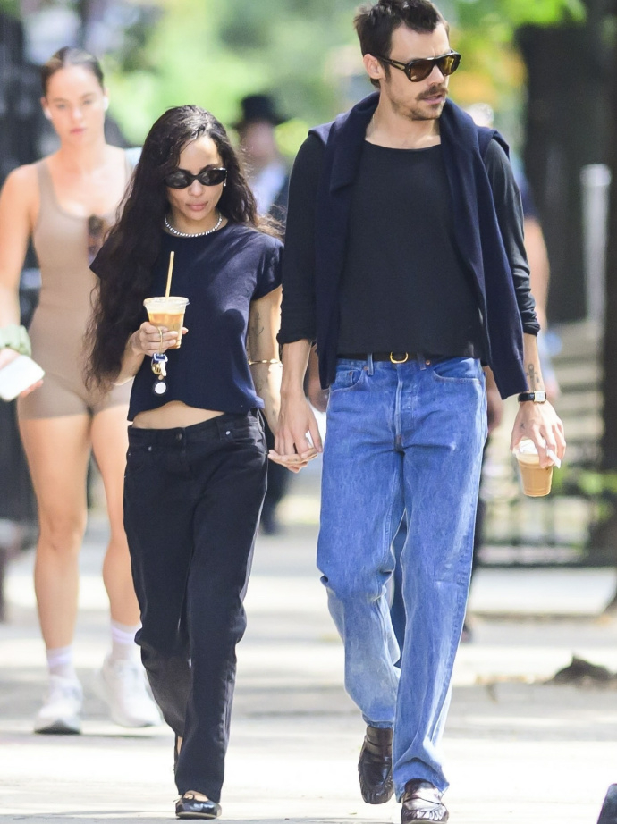 哈卷猫女情侣街拍 新情侣哈卷Harry Styles和猫女Zoë Kravitz