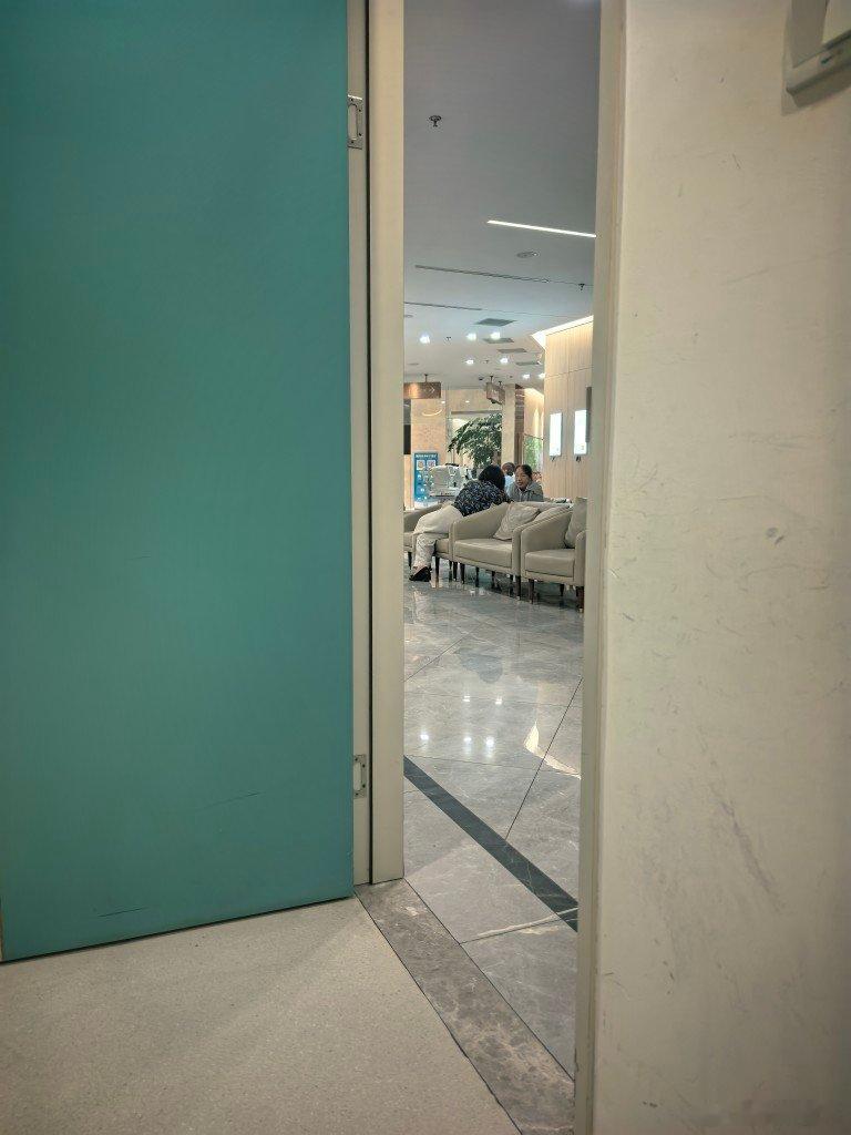 白内障复查白内障手术很快，20分钟，但是每天滴眼药水太烦了，定期复查也是。保护好