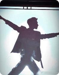 罗云熙天下舞台直拍  罗云熙这舞台细节太到位了！白布后若隐若现的剑影把神秘感拉满