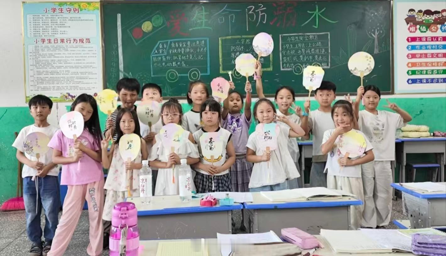 河南农业大学青春三下乡 【美育课堂润童心 巧手实践促成长】为补齐乡村暑期美育资源
