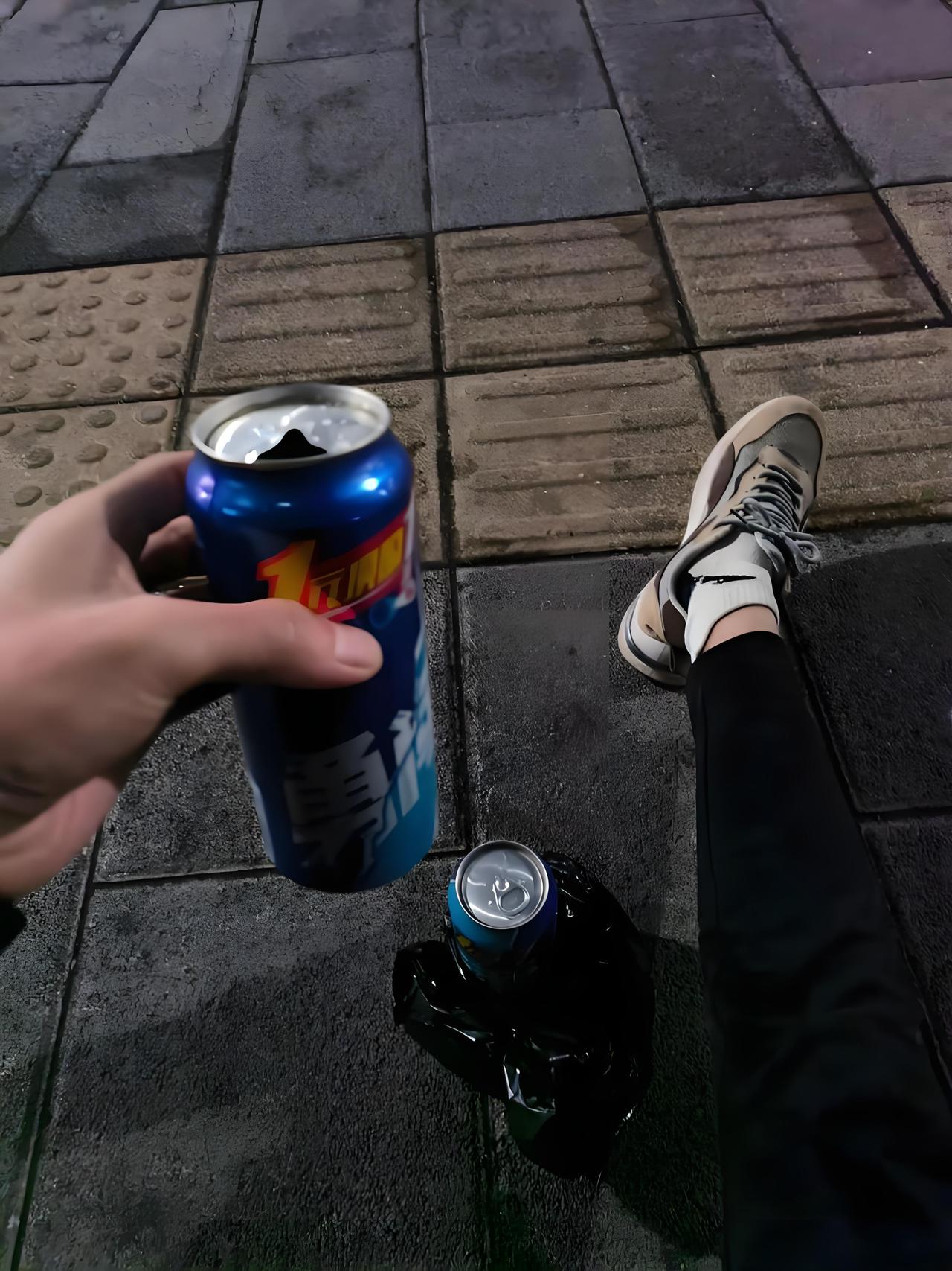 你会怎样的去喝酒？
一瓶酒，一个人能喝，三个人也能喝，30个人也能喝，无非是喝多
