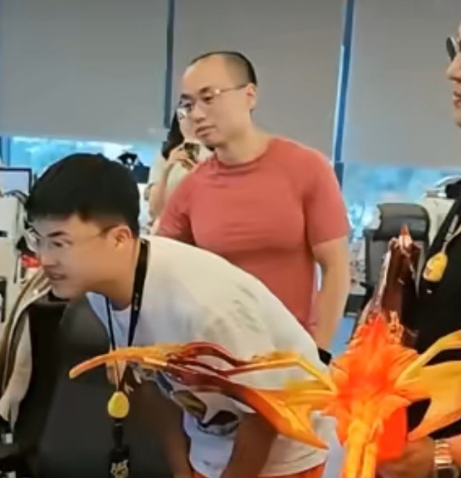 [哆啦A梦害怕][哆啦A梦害怕]不是，你们剑网3的玩家把这个腹肌哥叫咸鱼？？？（