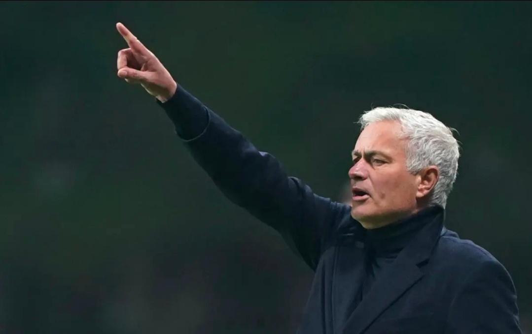 穆帅：我相信阿莫林会和他的团队去分析离任的原因本菲卡对阵布拉加的杯赛开始之前，穆