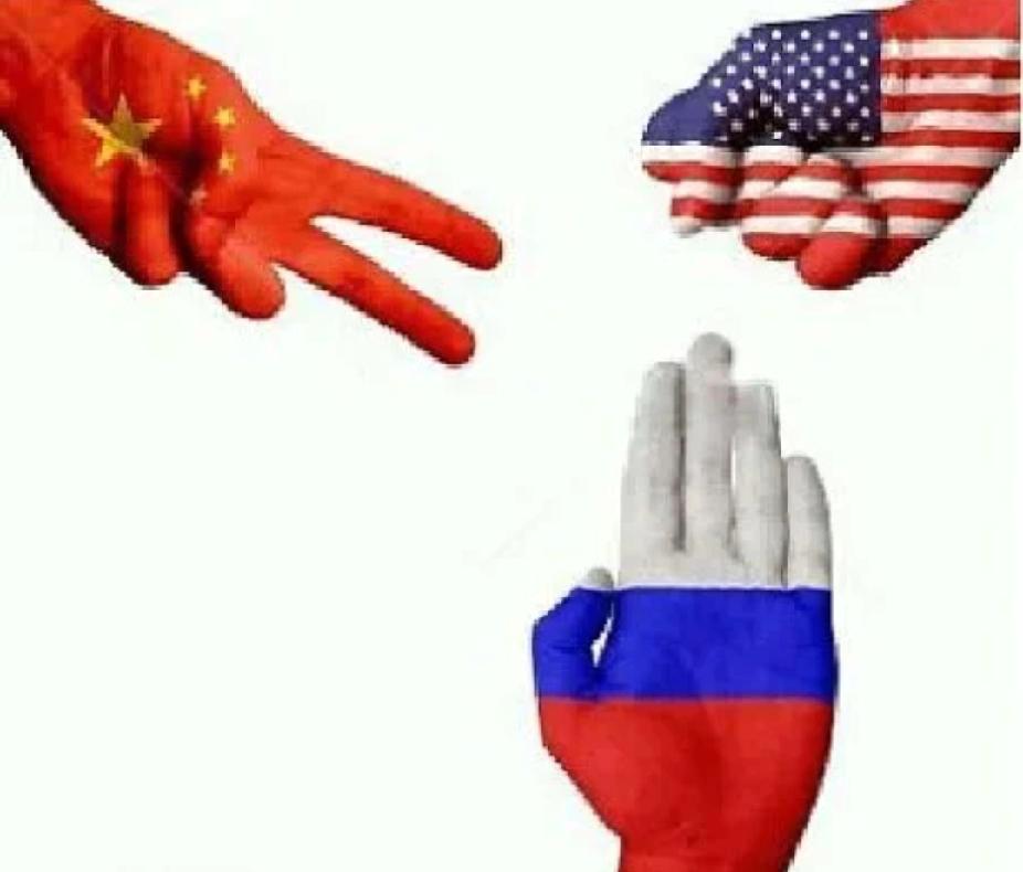 美国对付中俄的目标很明确，那就是武力拖垮俄罗斯，在经济上继续削弱中国。通过援助乌