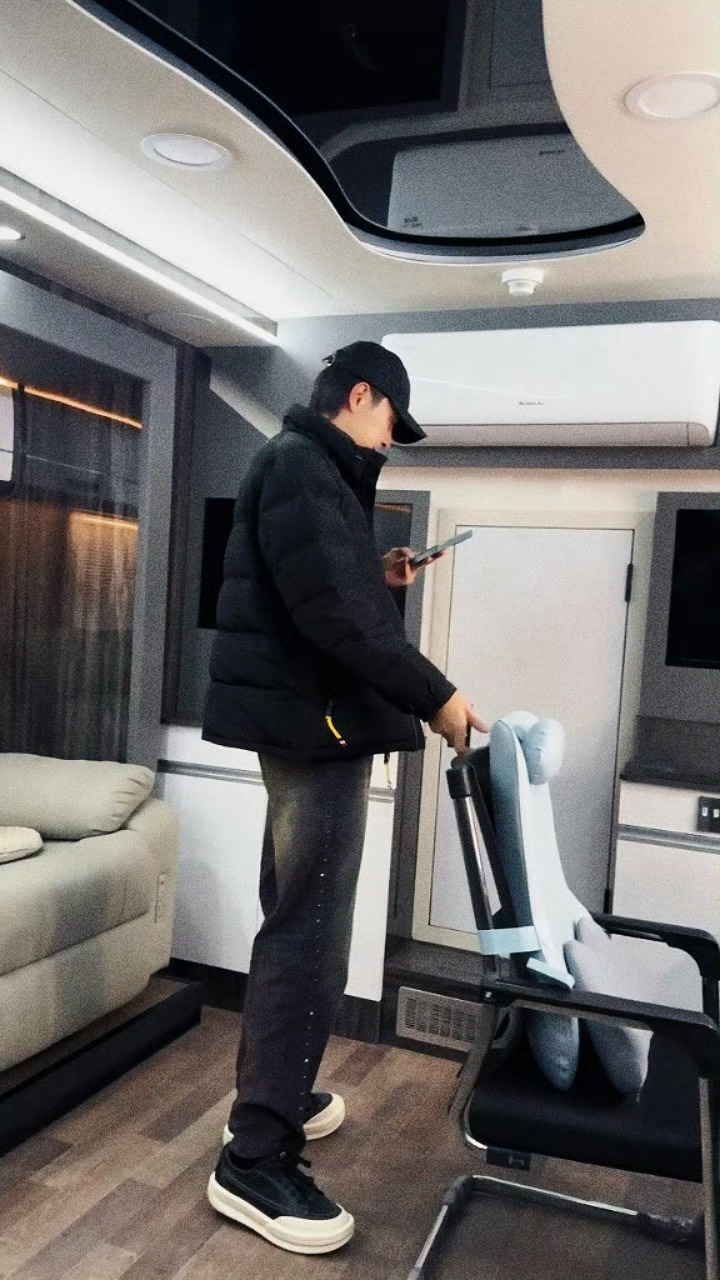 林更新的腿比我命都长啊～ 