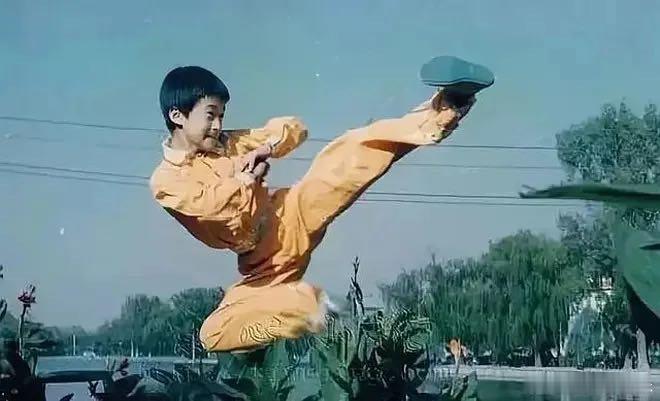 这档武术综艺吴京从不缺席 谁懂啊！吴京就是这档武术综艺的定心丸吧！第一季现场助威