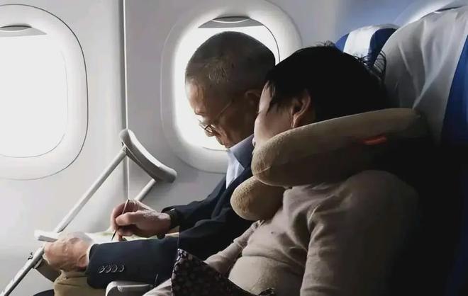 “钱花完了人没死！”，上海一大爷退休之后，为了与老伴环球旅行，不顾家人反对，将房