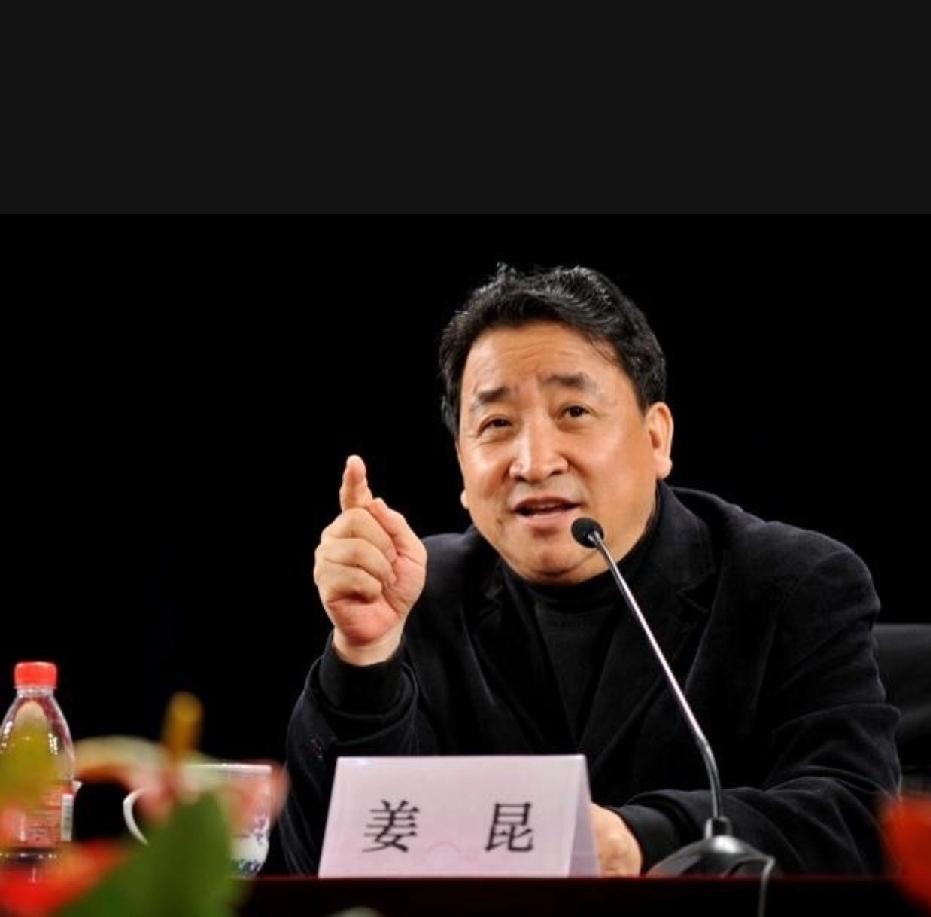 老艺术家在美国高唱“我和我的祖国”

很幽默，
很搞笑，
不愧是说相声的，
不愧