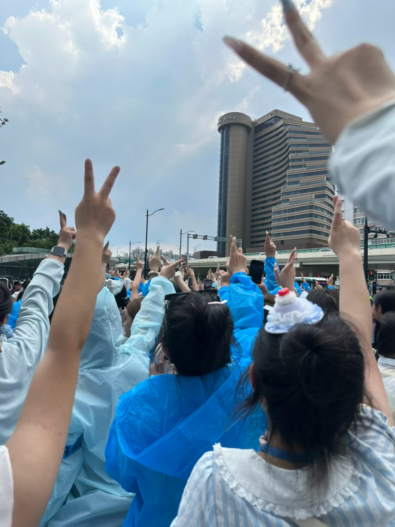 赶个末班车 想🈷️🈷️线下的螺螺呀 爱你们🤗🤗🤗 