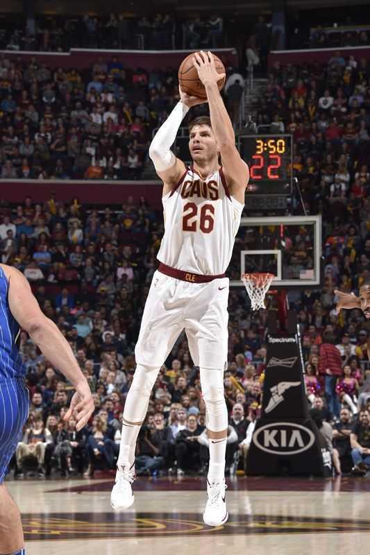 一支持球大核球队，往往需要一名超级射手，这才是强队标配。肯纳德加盟湖人