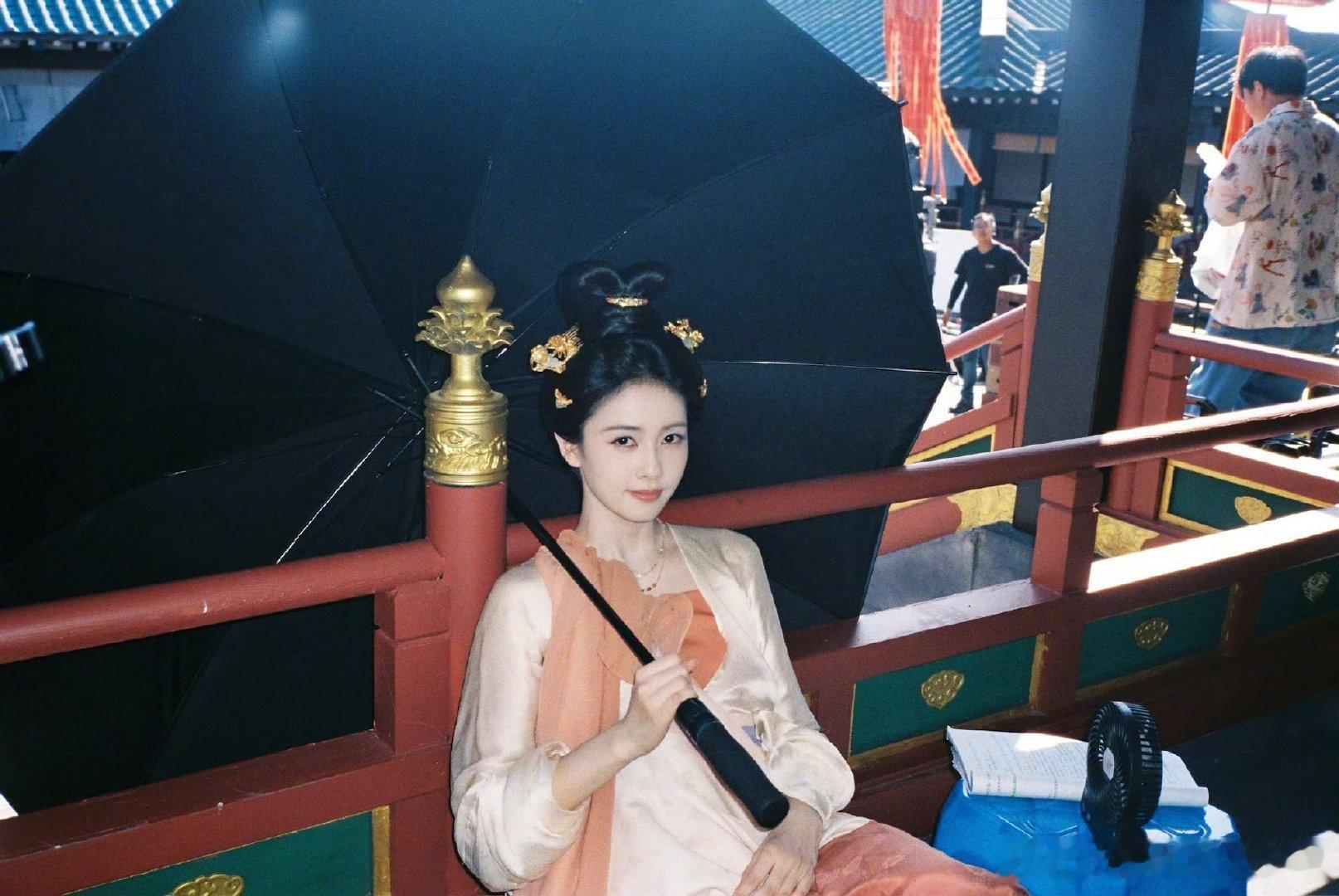 白鹿圈内待遇蒙淇淇向白鹿道歉白鹿圈内待遇、她的新剧莫离真值得看哦 
