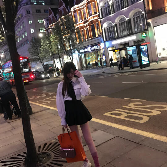 七年前经济上行时的英国留子穿搭