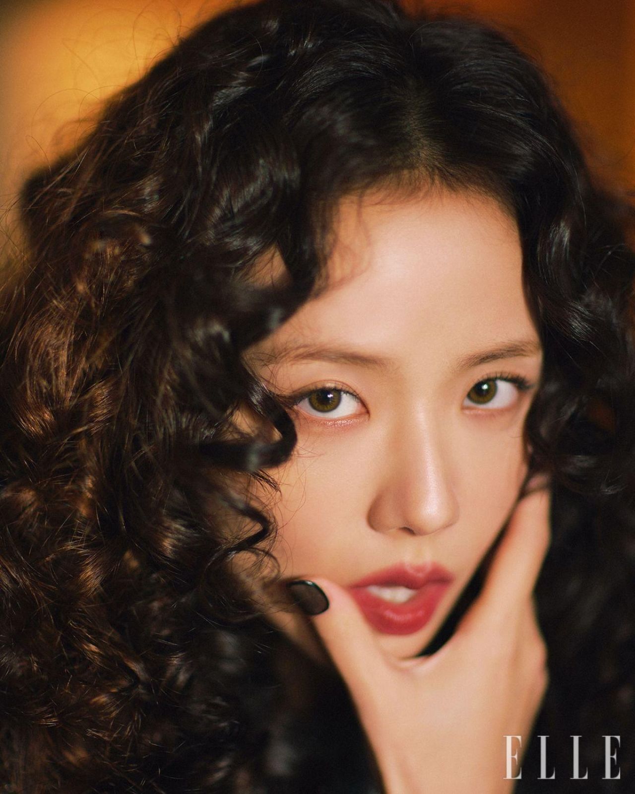 金智秀Jisoo – Elle 杂志韩国版2024年12月刊 