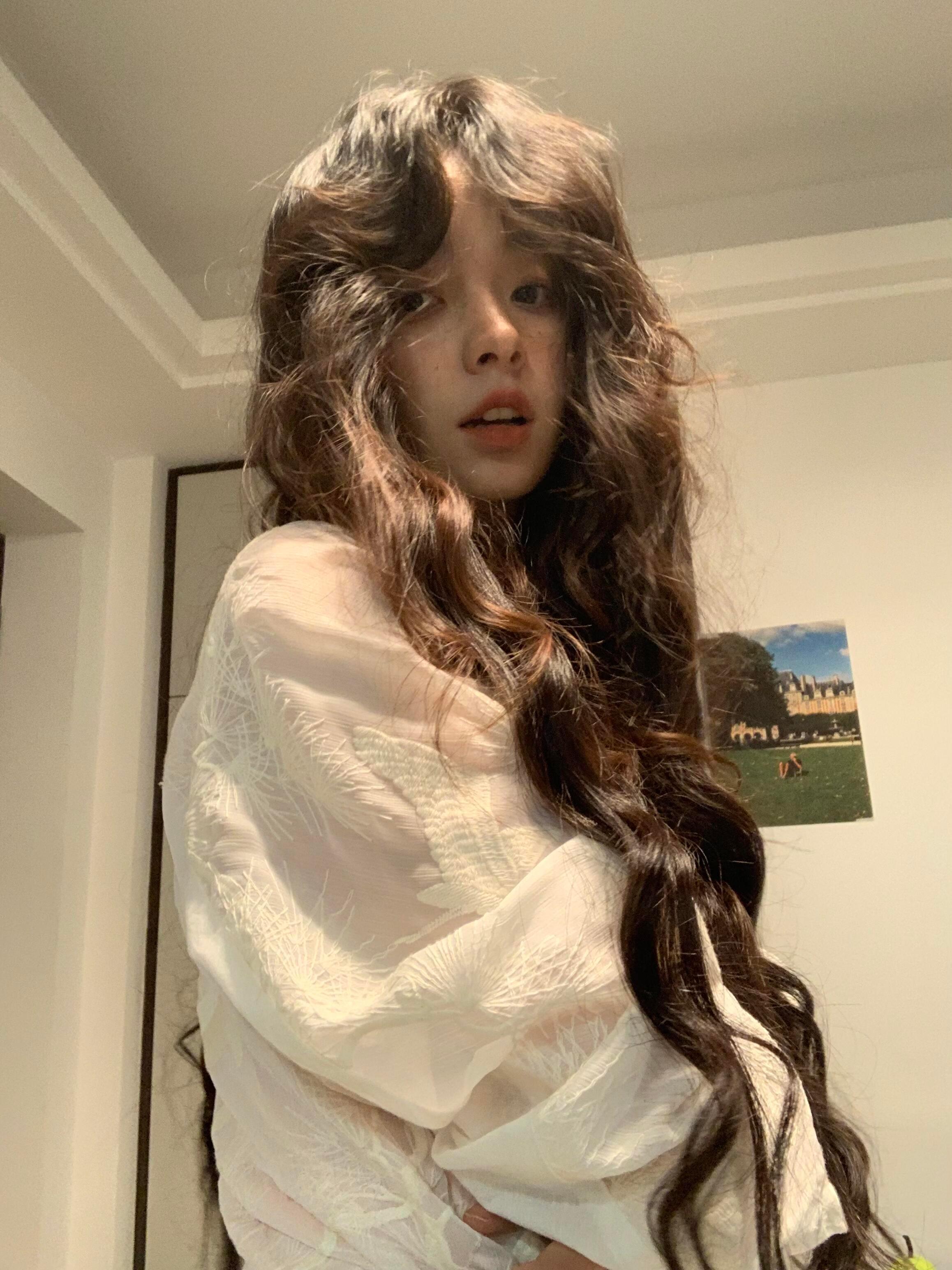 如果不是好看的一头卷发比黑长直还难打理 我一定是坚定的卷发拥护者….🫪🍠：奶