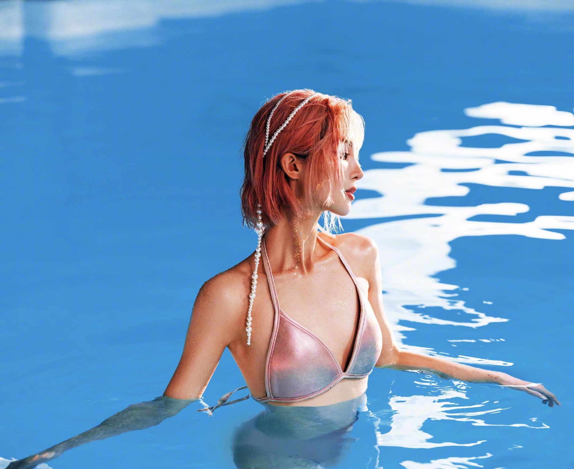 曝金晨肇事逃逸 啊？肇事逃逸，让助理顶包，如果属实金晨这是要糊了啊~~ 