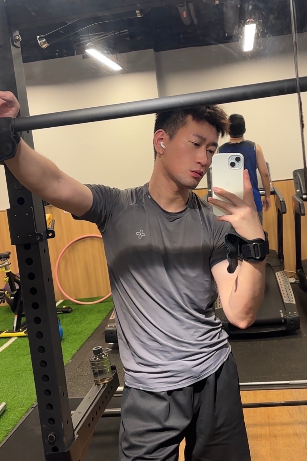 我发现在健身房玩手机特别好玩🤳 