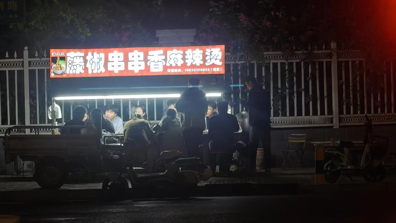 石家庄打工人不容易，深夜还有这么多人没吃饭。打工人的累感 打工压力感 打工‬人‬