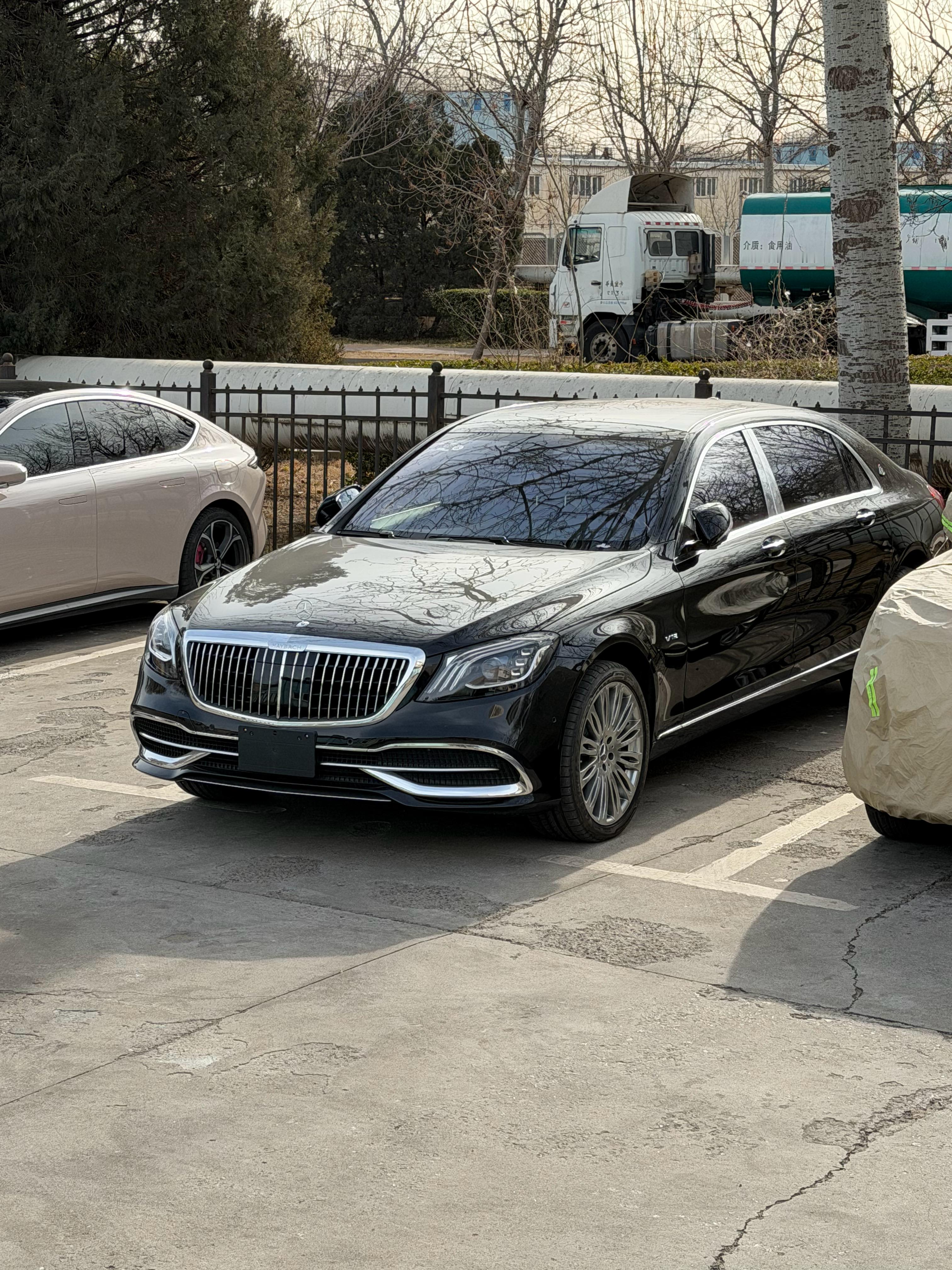 大家还记得这台迈巴赫么？12缸的W222  迈巴赫今天又碰见了 天津·中国天津自
