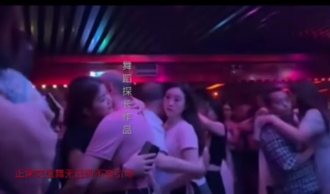 现在社会乱了套，帅哥再也没人要，新社会呀，新时代呀，美女专挑老头爱呀，种个地呀，