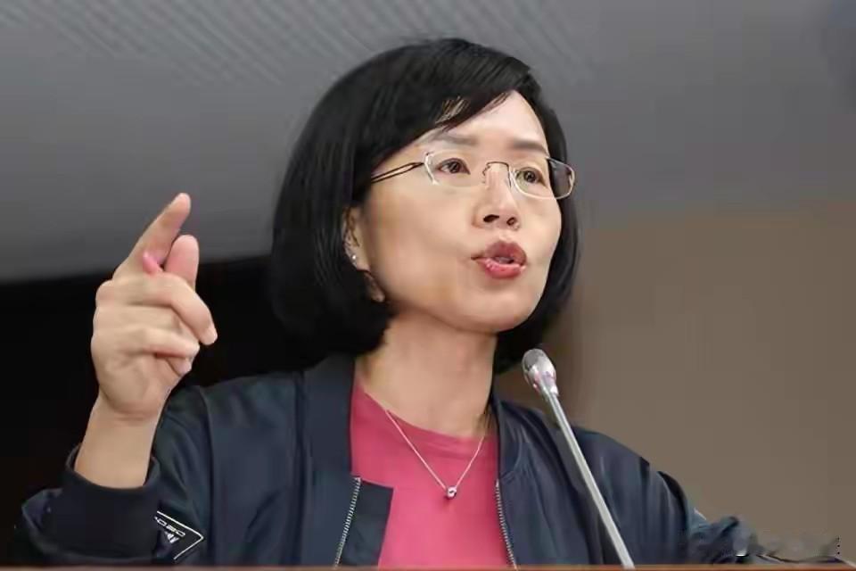 绿营点名傅崐萁、李四川、张嘉郡、吴秀华，李四川方面抓住机会做出反击，直指苏贞昌家