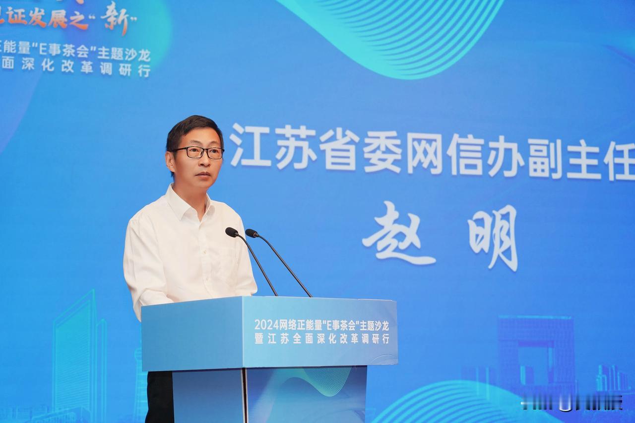 今天受聘为
江苏省网络文明研究中心研究员[大笑]
我这肚子上的肥肉，因为泰州的美