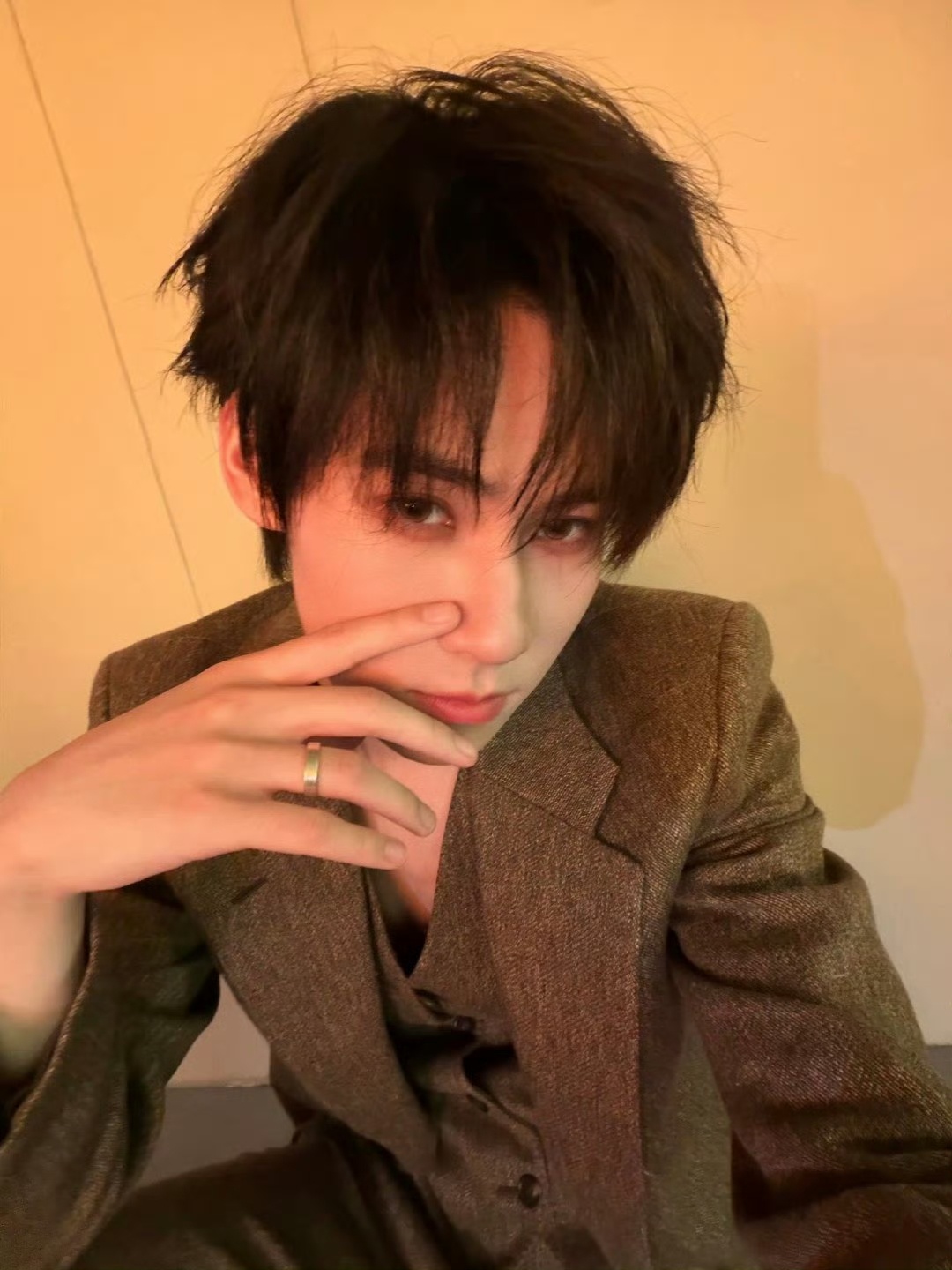 张真源不敢抓娜扎肩膀张真源不敢钻娜扎胳肢窝密室大逃脱张真源明明怕得要死，手伸出去