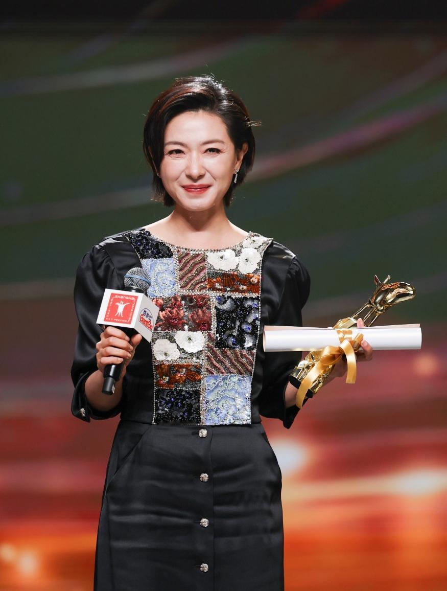 万茜凭借《长夜将尽》获得金爵奖影后
影帝是外国演员，这个奖项是中国唯一一个国际A