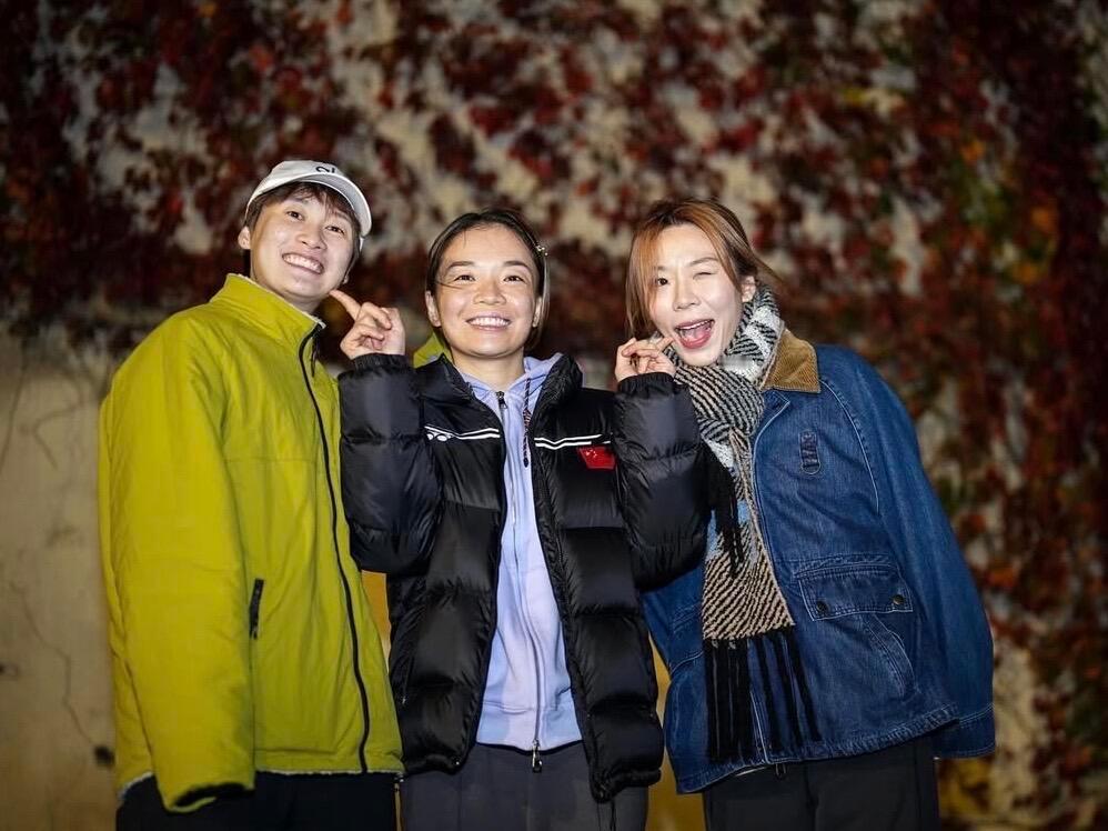 俺家小猪：出去吃饭不带我还要我送礼物[左哼哼][左哼哼][左哼哼] ​​​