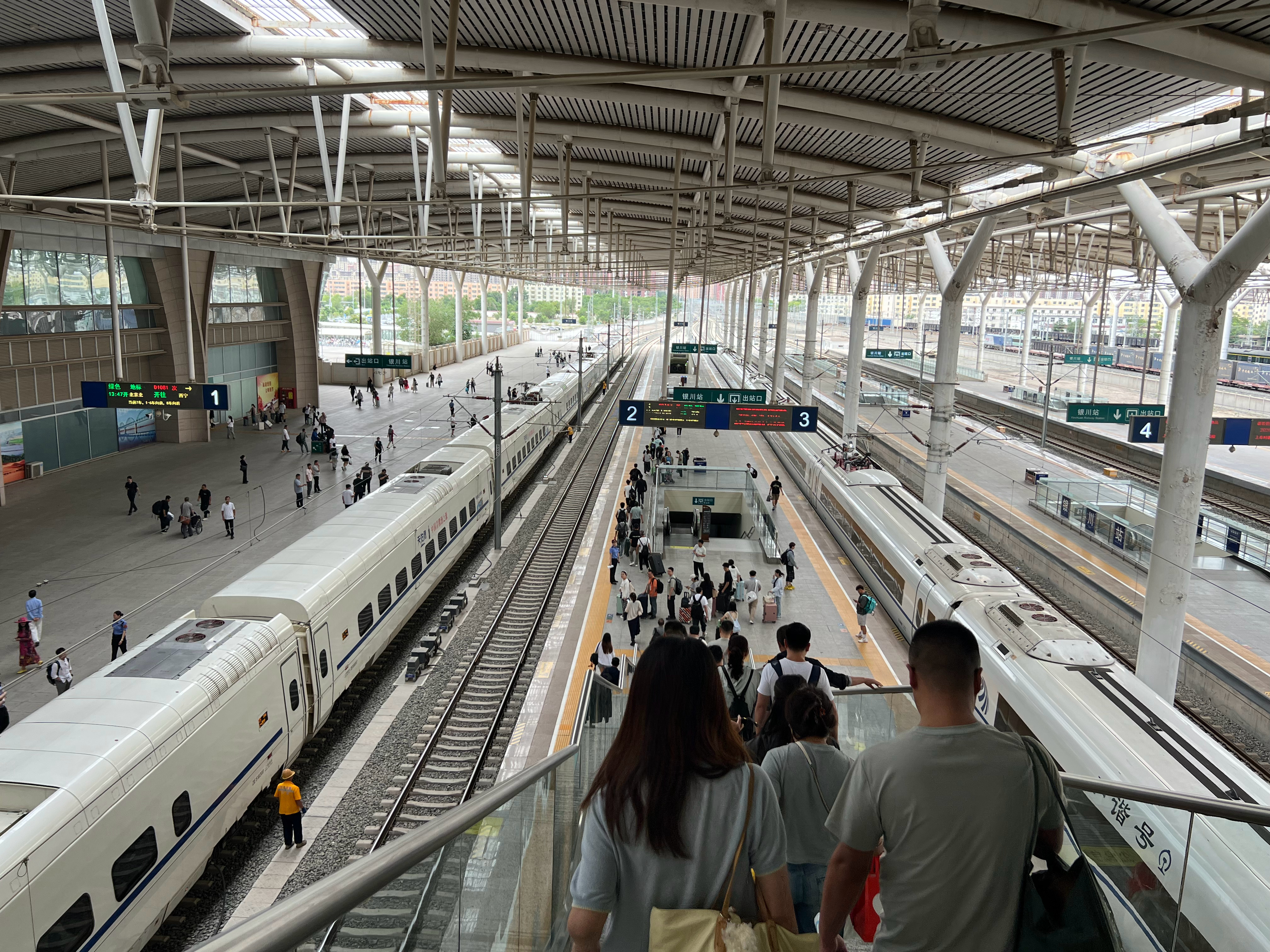 内蒙古和宁夏的行程告一段落，接下来准备转战河西走廊，此刻已经踏上去兰州的火车。最