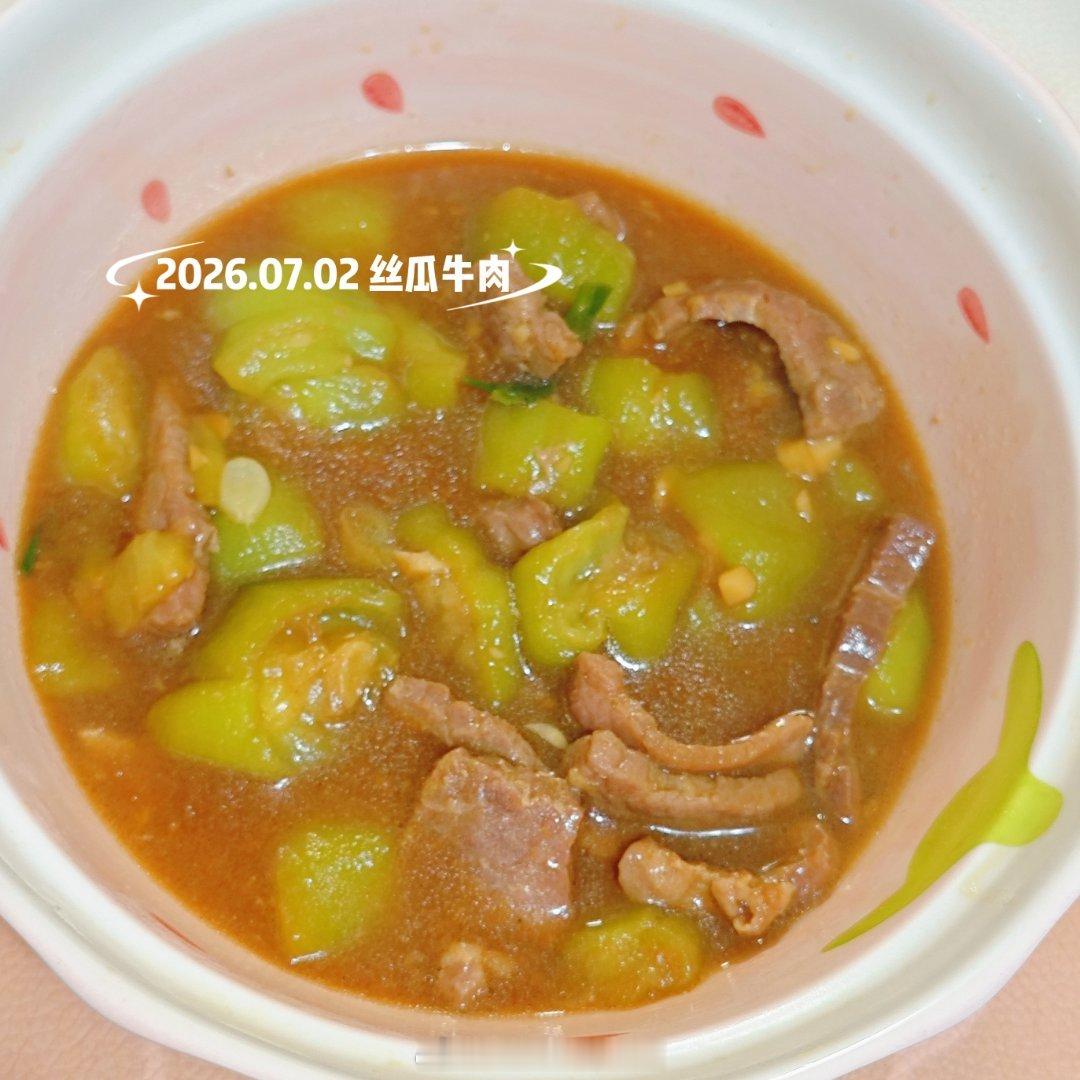 海哥的小厨房 菜是海哥带着跳跳一起去买的他又忘记买葱跑腿还是跳跳今天是稳定发挥的