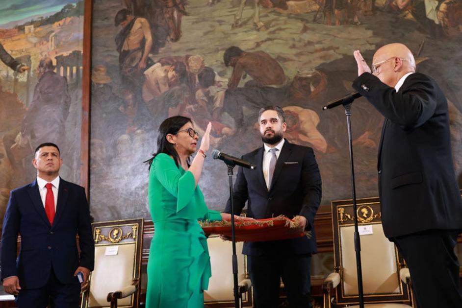 霸权操盘！中情局机密报告定调，特朗普弃委反对派挺马杜罗副手
 
因美国强控马杜罗