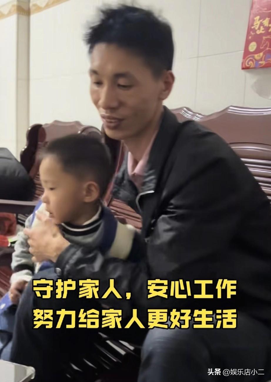 李鑫曝光了自己的房子，从居住的屋内条件来看，确实很一般。
李鑫公开了账号的所有视