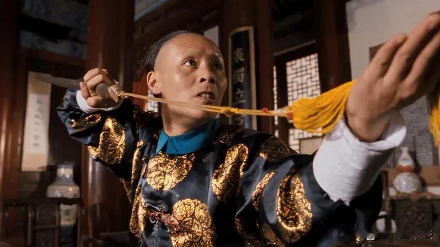 原来《一刀倾城》里袁世凯的扮演者是赵长军。

李连杰退出武坛拍电影之后，中国武坛