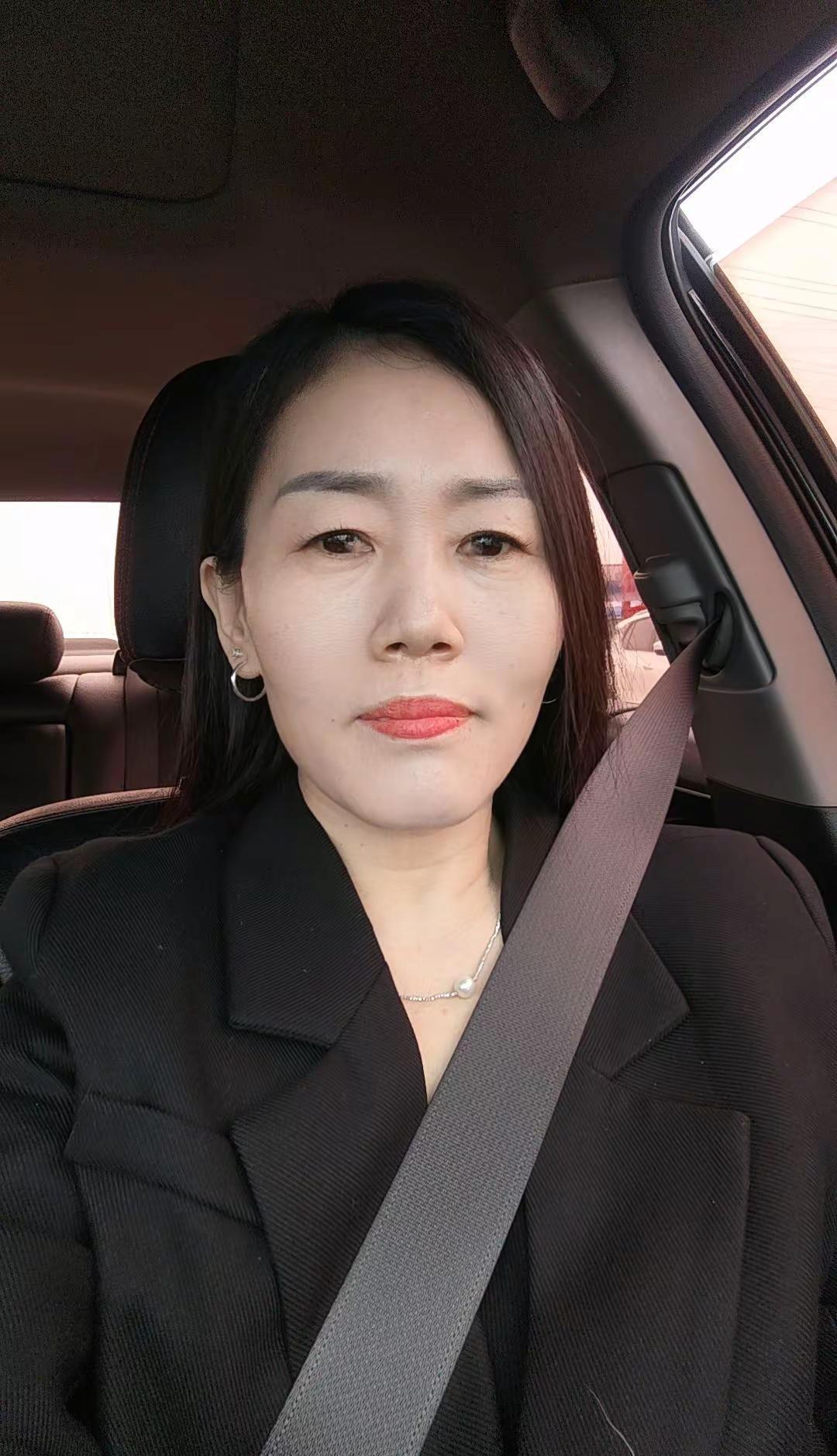 烟火人间，各有遗憾，愿我们与时光落落为安，只记欢喜不记愁！